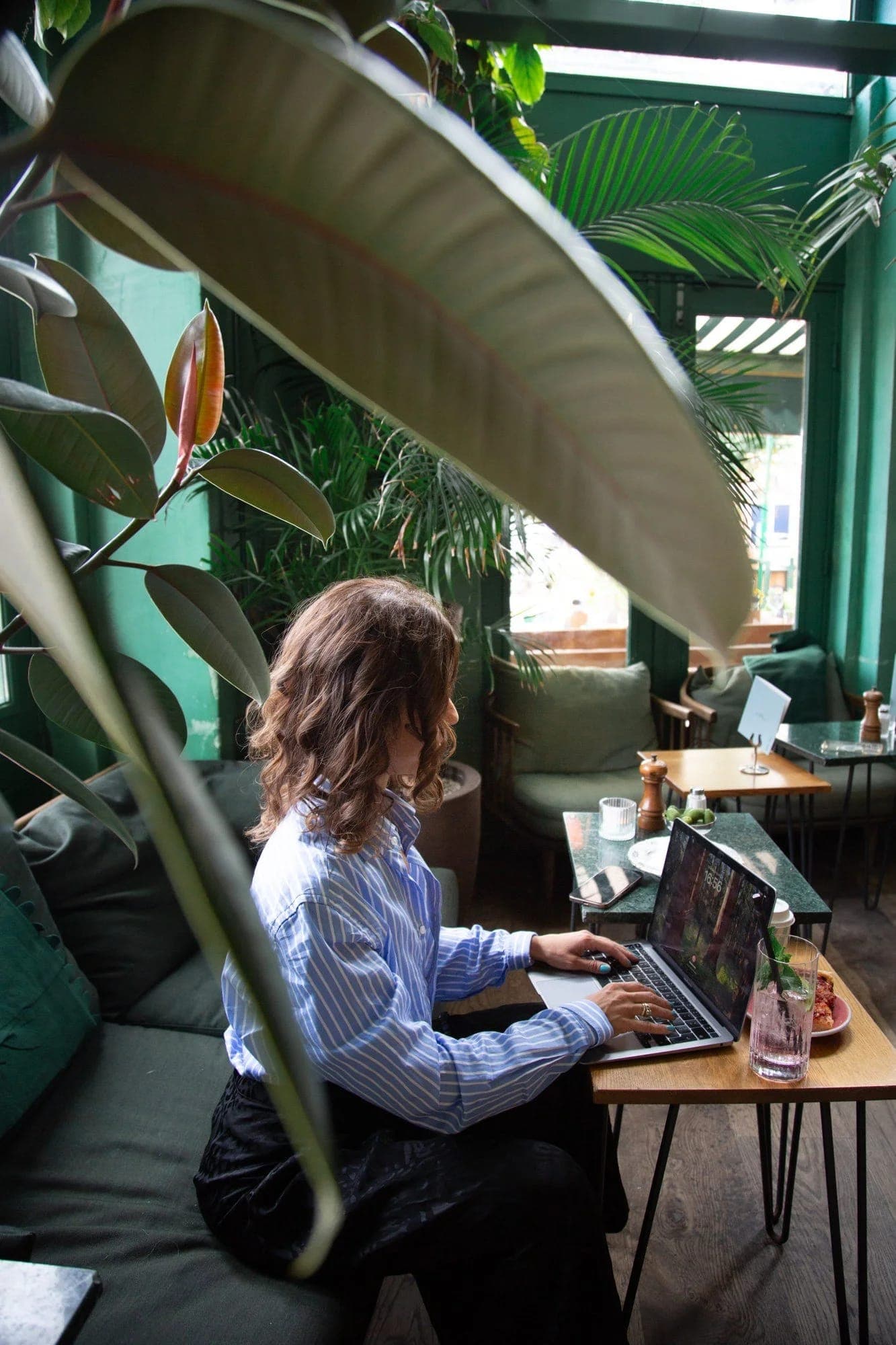 How I use Claude to run my social media and clean up my digital life (a real week, no code)