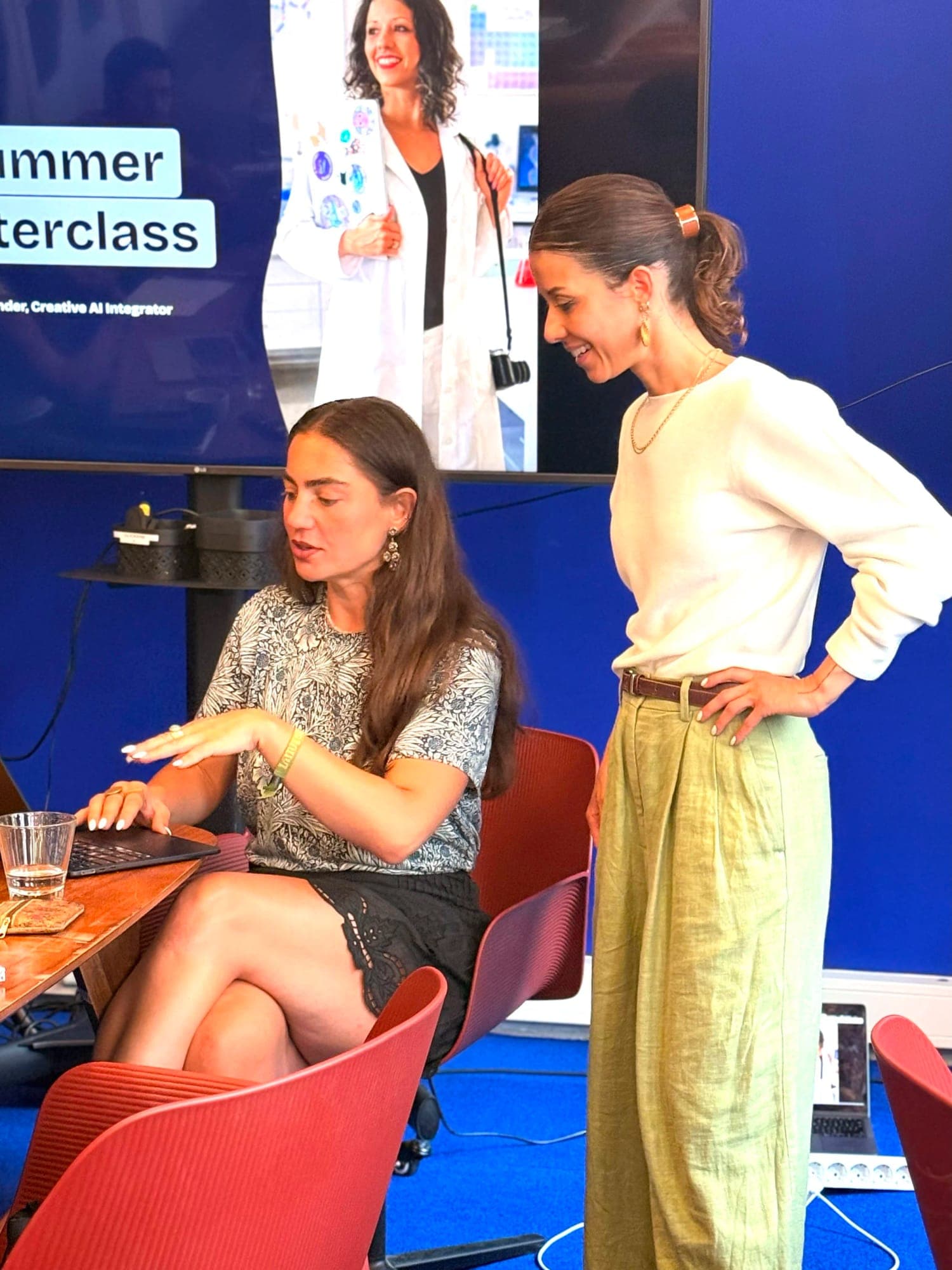 Rafaela Buena guiding a participant during an AI masterclass